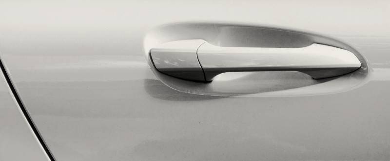 Dover White Pearl touch up paint for Mitsubishi
