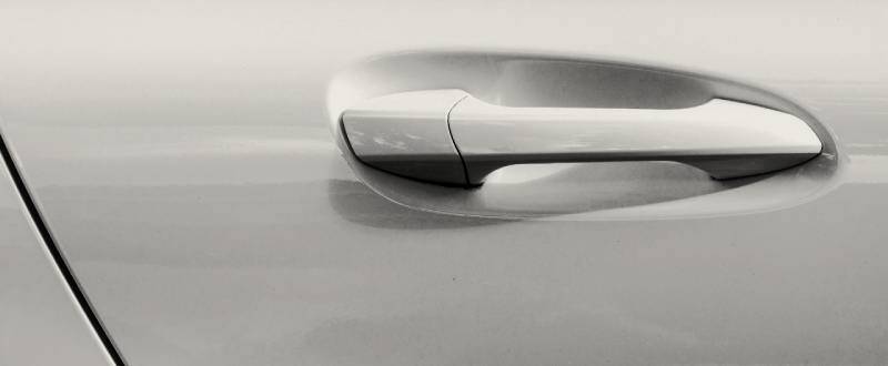 Dover White Pearl touch up paint for Mitsubishi