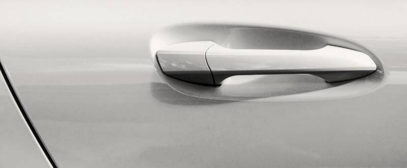 Glacier White Metallic touch up paint for Jaguar