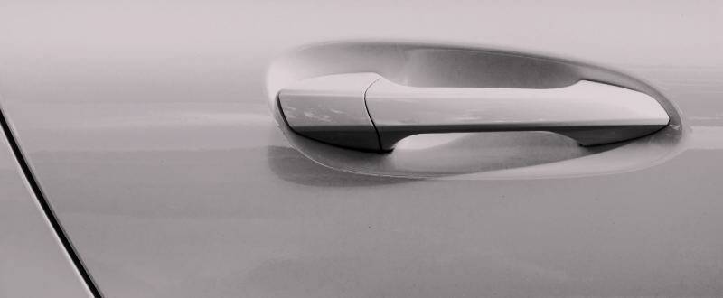 Logan Silver Metallic touch up paint for Mitsubishi