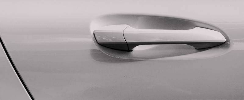 Logan Silver Metallic touch up paint for Mitsubishi