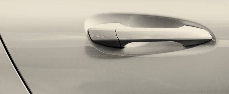 Lt.Neutral.Metallic touch up paint for Isata