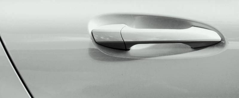 Taffeta White touch up paint for Isuzu