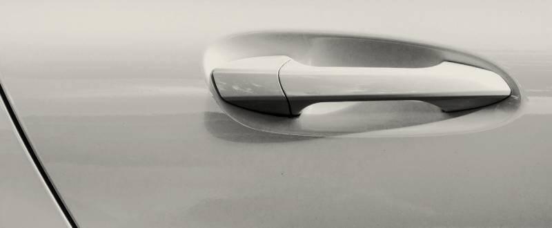 White Metallic Tri-Coat touch up paint for Cadillac